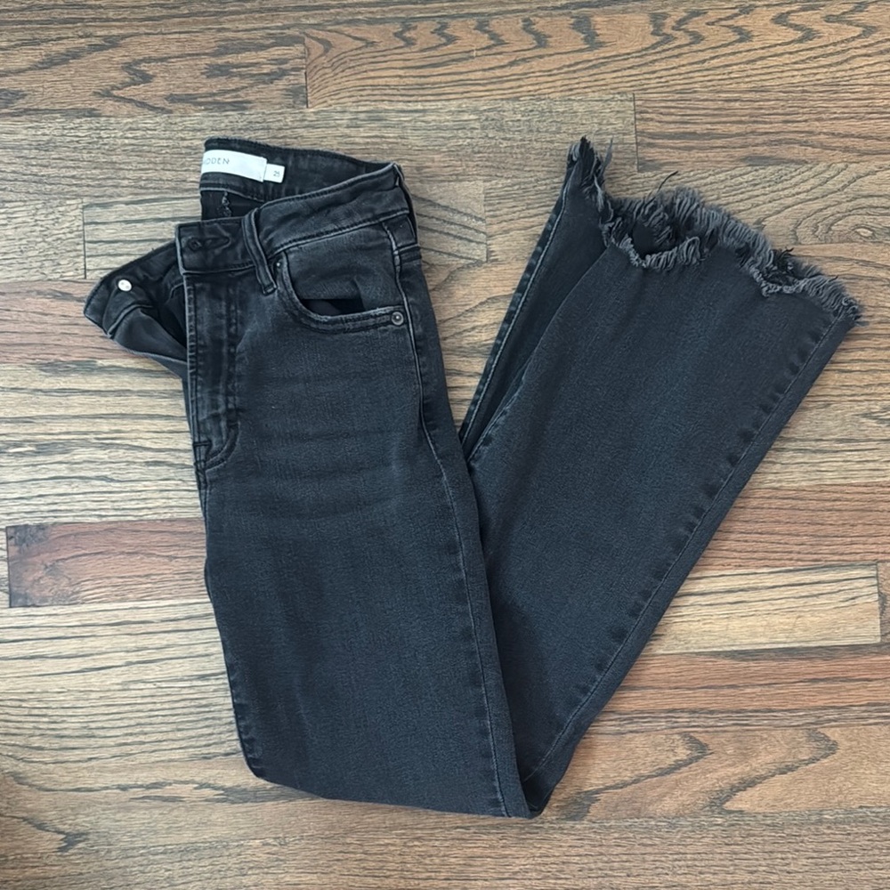 Black Ankle Cropped Jeans with Classic Texture